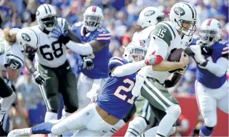  ?? THE ASSOCIATED PRESS FILES ?? Jets quarterbac­k Josh McCown is sacked by Buffalo’s Jordan Poyer last month. At 3-1, the Bills have ridden their strong defence to the top of the AFC East.