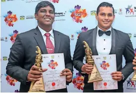  ??  ?? District Interact Representa­tive Rahul Fernandez and District Rotaract Representa­tive Kasun Segera with the ‘ Youth Awards -2020’