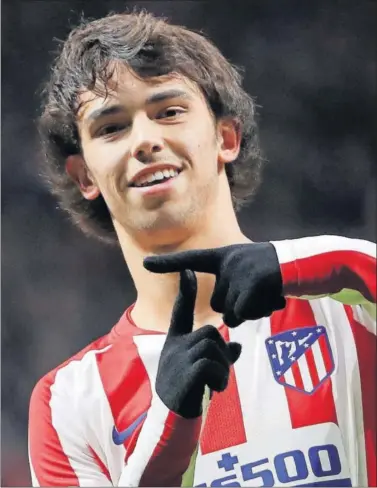  ??  ?? João Félix celebra uno de sus goles de esta temporada con el Atlético, ante el Lokomotiv.