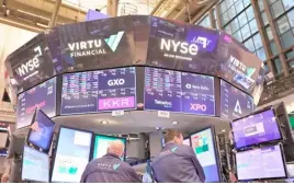  ?? MICHAEL M. SANTIAGO/AGENCE FRANCE-PRESSE ?? AT the New York Stock Exchange on Friday, shares shrugged off the weakness of recent days and pushed higher led by tech shares following Netflix results and Federal Reserve comments signaling smaller interest rate hikes.