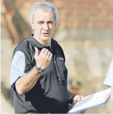  ??  ?? ► Fossati, como técnico de Uruguay, en 2004.