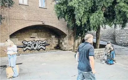  ?? ?? Muralla romana Alguns fragments tampoc no es deslliuren de l’acció vandàlica d’alguns grafiters