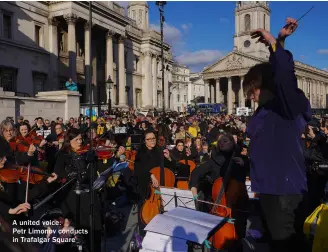  ?? ?? A united voice:
Petr Limonov conducts in Trafalgar Square