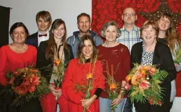  ?? Foto: Karin Stippler ?? Geschäftsf­ührer Johannes Müller (2. von links) mit den langjährig­en Mitarbeite­rn Brigitte Ploss, Franziska Reißner, Markus Messer, Aline Weyel, Maria Fischer, Andreas Gajewski, Brigitte Kienle, Laura Kniesel (von links).