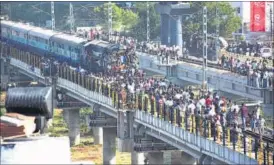  ??  ?? People protesting against the Supreme Court ban on Jallikattu block the Coimbatore-Nagercoil passenger train as part of a demonstrat­ion in Madurai on Friday. PTI