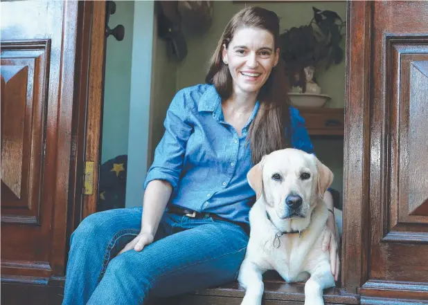  ?? Picture: JUSTIN BRIERTY ?? HEFTY ISSUE: Charlotte Williamson with her Labrador, Maxo. The qualified vet is building her Dog Slim venture, which aims to help keep canine weight levels at a healthy level and will use her recognitio­n in the Australia Post Regional Pitchfest to...