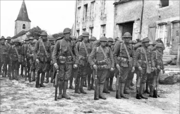  ?? Harry A. Williams Los Angeles Times ?? U.S. Army 91st Division troops leave unknown French Village where they had been billeted before heading to the front during the Argonne-Meuse offensive in 1918.