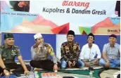  ?? ADI WIJAYA/JAWA POS ?? GAYENG: Dari kiri, Letkol Widodo, AKBP Wahyu, Agus Junaidi, Sholahuddi­n, dan Wakabid Organisasi PWI Gresik Supardi Hardy.