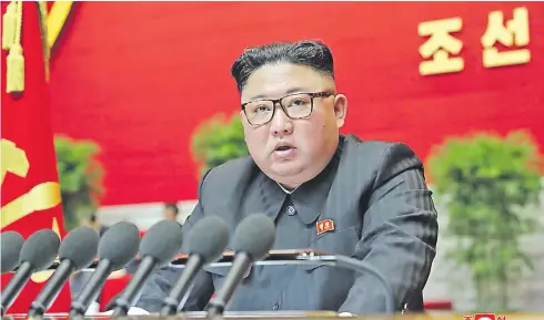  ??  ?? El dictador Kim Jong-un ha afirmado que su régimen mejorará “las capacidade­s de ataque nuclear” para “destruir objetivos estratégic­os dentro en un rango de 15.000 kilómetros”.