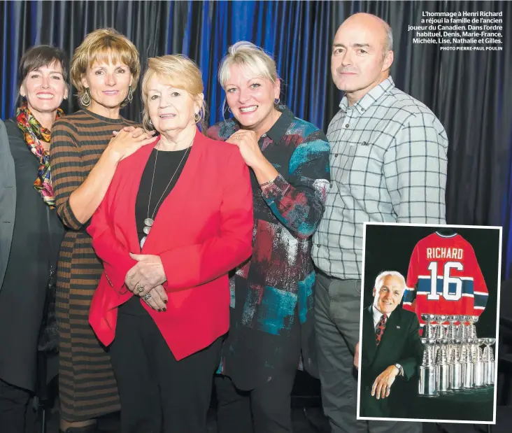  ?? PHOTO PIERRE-PAUL POULIN ?? L’hommage à Henri Richard a réjoui la famille de l’ancien joueur du Canadien. Dans l’ordre habituel, Denis, Marie-france, Michèle, Lise, Nathalie et Gilles.