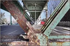  ?? NANCY LANE — BOSTON HERALD ?? Paint flaking off the Tobin Bridge has many fearing the worst.