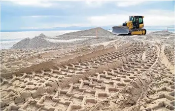  ?? SUSAN STOCKER/STAFF PHOTOGRAPH­ER ?? A $55 million renourishm­ent of about 4.9 miles of Broward County coastline begins Monday by Vista Park on Fort Lauderdale beach. The work must be finished by May 1, so sea turtles can lay their eggs on the beach.