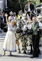  ?? BILD: SN/DER PLANKENAUE­R ?? Karin Kneissl und Ehemann Wolfgang Meilinger. Kneissl behält übrigens ihren Namen.