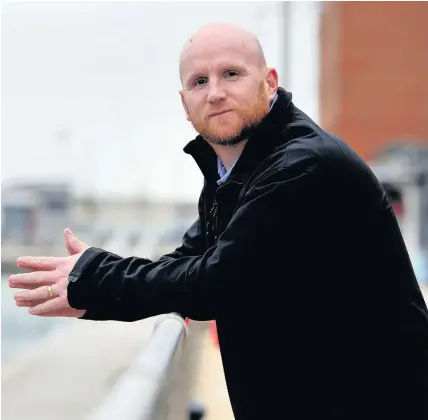  ?? Richard Williams ?? > Welsh Footballin­g legend John Hartson has spoken about his gambling addiction