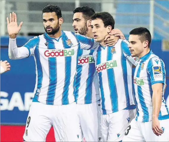  ?? FOTO: RS ?? Willian José celebra junto a Oyarzabal, Merino y Sangalli el último gol que ha marcado con la Real, el que le hizo al Eibar en Ipurua en el último partido previo al parón