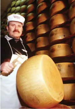  ?? Foto: dpa/Udo Bernhart ?? Sind durch die neuen Regeln im Nachteil: Italiens Käsebauern