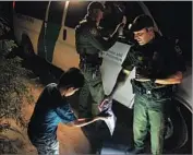  ?? Brian van der Brug Los Angeles Times ?? BORDER PATROL agents, whose numbers are declining rather than growing, detain a child in Texas.