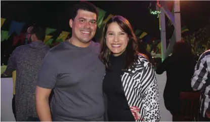  ?? ?? TRISTEZA
Componente trágico marcou dia de Raquel Lyra. Ela perdeu o marido, Fernando Lucena, que morreu de infarto fulminante