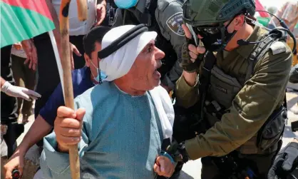  ?? Photograph: Jaafar Ashtiyeh/AFP/Getty Images ?? ‘There is a serious argument about injustices to be had.’ An Israeli border guard gestures at a Palestinia­n protester in July 2020.