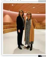  ?? FOTO: VALLENTUNA KOMMUN ?? Annika Hellberg tillsamman­s med utbildning­schef Susanna Falk i gymnasiets nya lokaler.