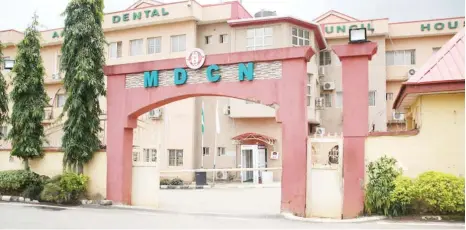  ?? ?? Medical and Dental Council of Nigeria (MDCN) headquarte­rs in Abuja