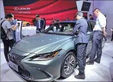 ?? CAO YINGYING / CHINA DAILY ?? Lexus’ ES 300h sedan catches visitors’ attention at the Guangzhou auto show last November.