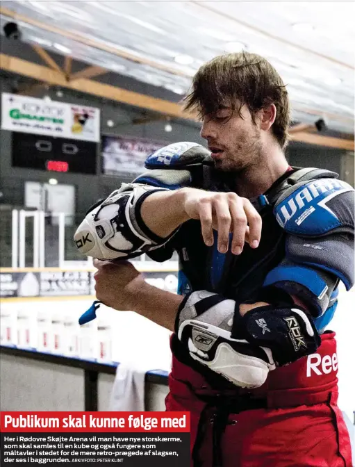  ?? ARKIVFOTO: PETER KLINT ?? Publikum skal kunne følge med
Her i Rødovre Skøjte Arena vil man have nye storskærme, som skal samles til en kube og også fungere som måltavler i stedet for de mere retro- prægede af slagsen, der ses i baggrunden.