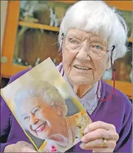  ?? Photograph: Iain Ferguson, The Write Image. IF F12 mona brown 100TH birthday 03 ?? One-hundred-year-old Mona Brown from Salen with her card from HM The Queen.