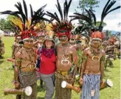  ??  ?? Manuela sucht das Abenteuer in Papua Neuguinea.