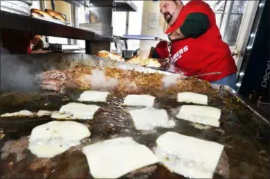  ?? MEDIANEWS GROUP FILE PHOTOS ?? In this file photo, Joe Deeb prepares buns for cheeseburg­er sliders at Jack’s Drive In.