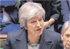  ?? FOTO: DPA ?? Unter Druck: Theresa May sagte, ein Führungswe­chsel würde die Verhandlun­gen mit Brüssel nicht einfacher machen.