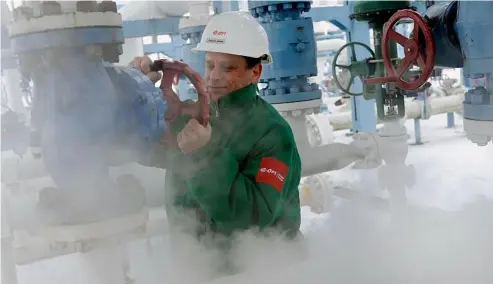  ?? ?? An engineer checks the pressure in the pipeline pumping natural gas out of the undergroun­d storage near the Ukrainian border in Hajduszobo­szlo, Hungary, Jan. 7, 2009.