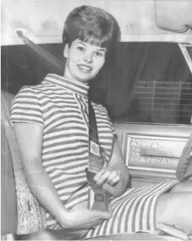  ?? SUN-TIMES FILES ?? A woman demonstrat­es the use of a seat belt in 1968, the year the National Highway Traffic Safety Administra­tion made them required equipment on all new cars.