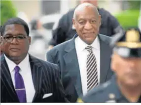  ??  ?? Bill Cosby, a la entrada de los juzgados donde fue condenado en 2018.