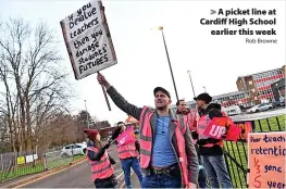  ?? Rob Browne ?? > A picket line at Cardiff High School earlier this week