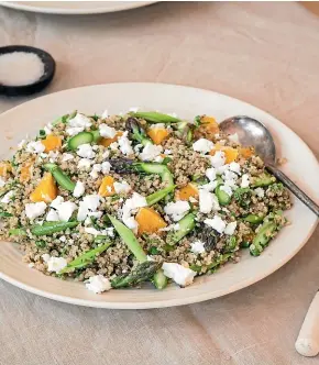  ?? PHOTOS: NICOLA GALLOWAY ?? Asparagus, toasted quinoa and grapefruit salad.