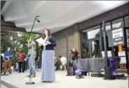  ?? BEN LAMBERT / HEARST CONNECTICU­T MEDIA ?? A candleligh­t vigil and resource fair by the Litchfield County Opiate Task Force was held Thursday evening in Coe Park in Torrington. Above, Mary Yard speaks.