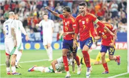  ?? ?? Spain players celebrate