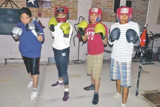  ??  ?? grupo que entrena en el Gimnasio de Box Comonfort.