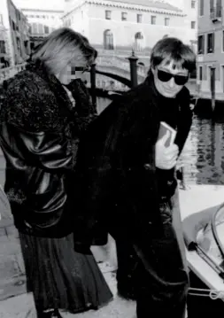  ??  ?? Insieme Felice Maniero e la compagna in una vecchia fotografia scattata a Venezia