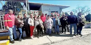  ?? ?? ▮ El Sindicato Nacional Minero colocó ofrenda floral y montó guardia de honor junto a viudas.