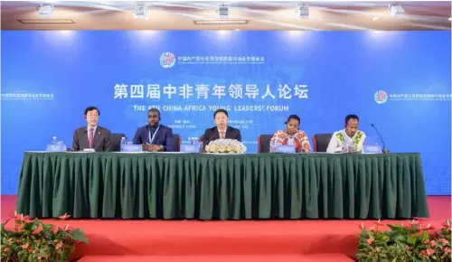  ??  ?? 2018年5月26日，中共中央对外联络部部­长宋涛出席第四届中非­青年领导人论坛并发表­主旨讲话。