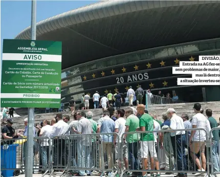  ??  ?? DIVISÃO. Entrada na AG fez-se sem problemas de maior, mas lá dentro a situação inverteu-se