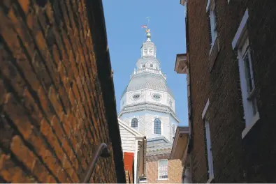  ?? KIM HAIRSTON/THE BALTIMORE SUN ?? The dome of the Maryland State House is visible from Chancery Lane on April 7.