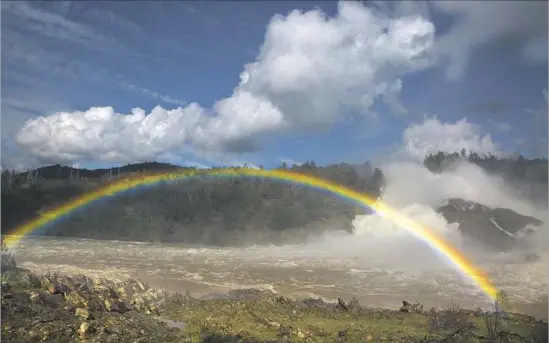  ?? Brian van der Brug Los Angeles Times ?? A RAINBOW arcs over the swollen Feather River. Even if emergency releases are triggered, state officials said, the amount of water would not cause the river to flood.