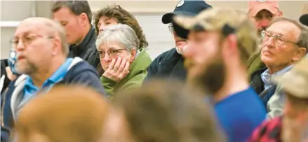  ?? APRIL GAMIZ/MORNING CALL PHOTOS ?? People react during an Upper Mount Bethel Township supervisor­s special meeting Thursday regarding water and sewer plans for the massive River Pointe Commerce Park in Upper Mount Bethel Township.