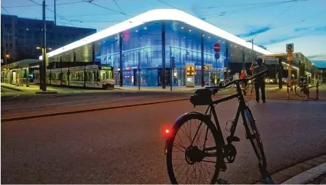  ?? Foto: Marcus Bürzle ?? Augsburg setzt verstärkt auf Nahverkehr und Fahrrad. Es hat sich viel getan, aber beim Rad ist noch Luft nach oben.