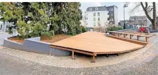  ?? FOTO: ERNST/BGV ?? Der BGV Wermelskir­chen vermutet, dass der Baum durch den Terrassenb­au zu wenig Wasser bekommt.