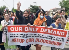  ?? ?? KASHMIRI PANDITS PROTESTING against the killing of Rahul Bhat, a government employee, in Srinagar on May 21.