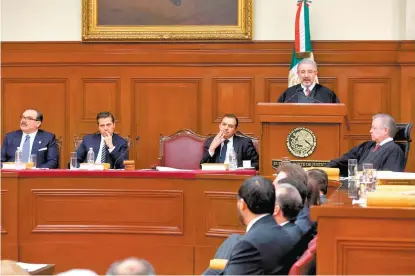  ??  ?? Peña Nieto asistió a la presentaci­ón del tercer informe de labores del ministro presidente.